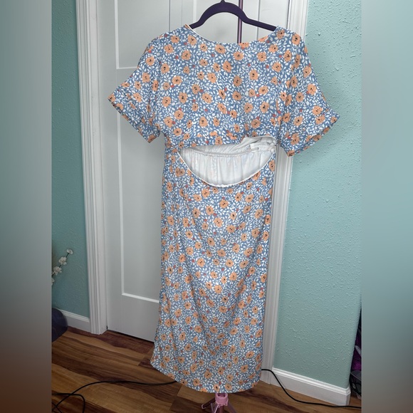 Piper and Scoot XS Floral Short-Sleeve Midi Dress in Light Blue and Peach spring - Picture 3 of 6